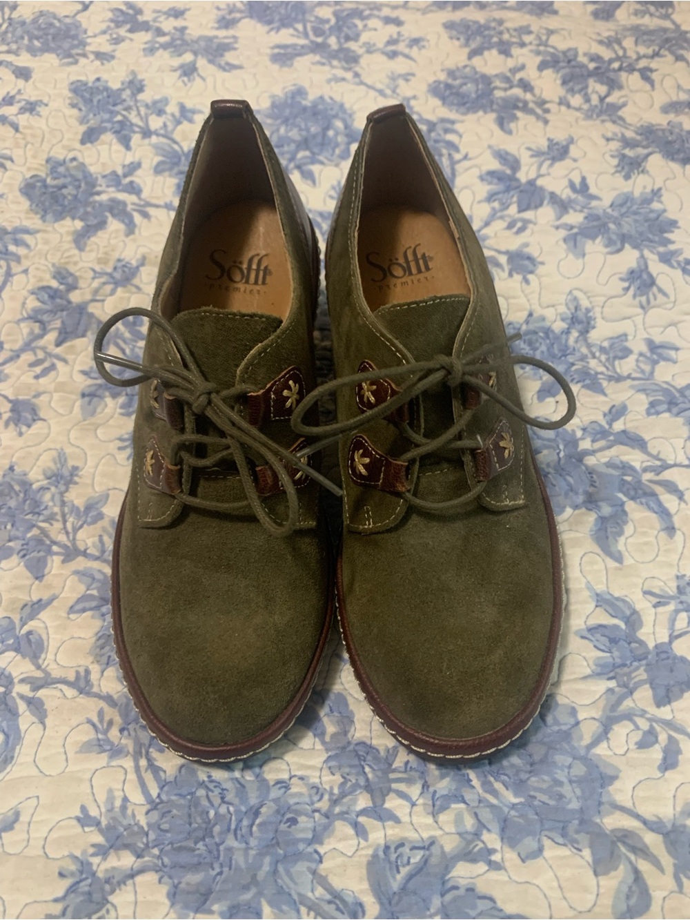 Sofft Olive Green Suede Wedge Oxfords with Brown Trim - Picture 2 of 9